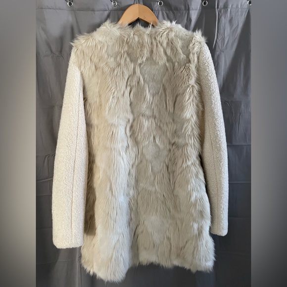Faux fur coat - Picture 2 of 2